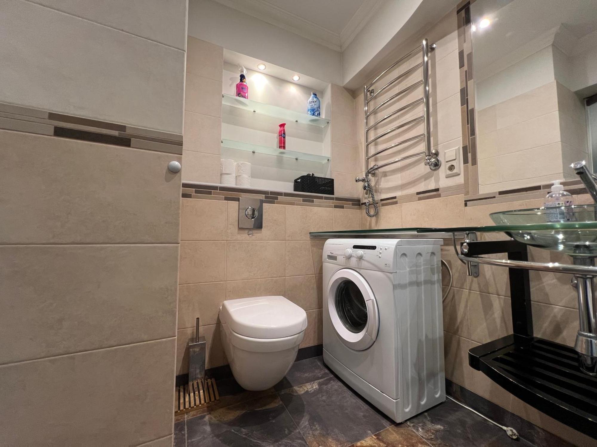 Sky-high Sauna Penthouse Retreat With Views Leilighet *